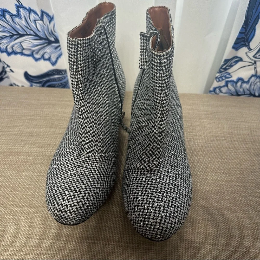 Kurt Geiger Houndstooth and Rhinestone Ankle Boots NWOB 5 YOUTH or 6.5 Women’s